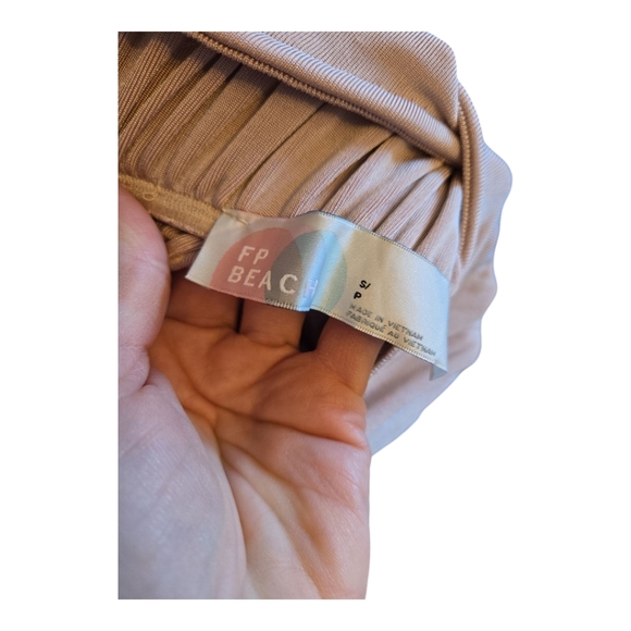 💥 HOST PICK 💥NWT Free People Beach Long Sleeve Romper With Open Back - Picture 8 of 8